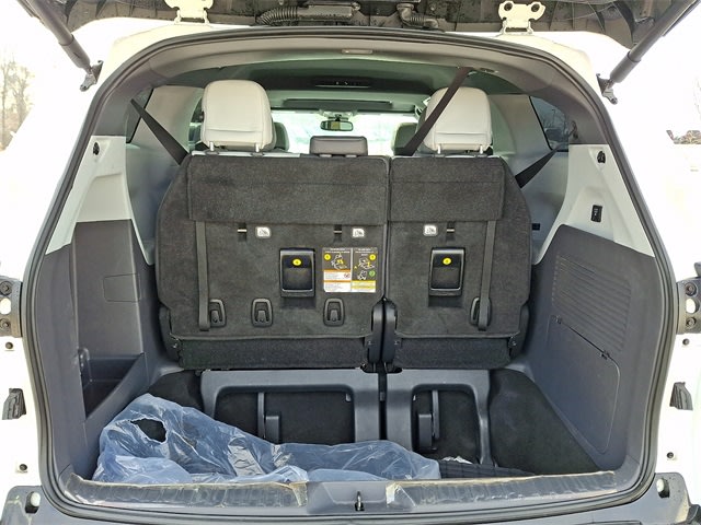 Thumbnail: 2023 Toyota Sienna - 14