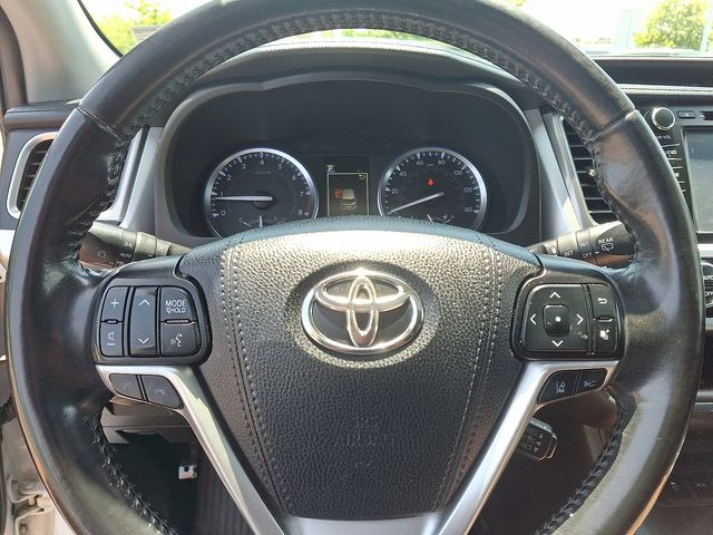 Thumbnail: 2019 Toyota Highlander - 22