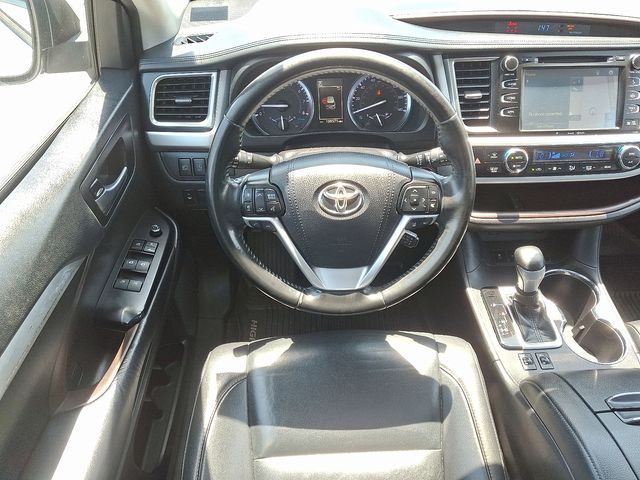 Thumbnail: 2019 Toyota Highlander - 2