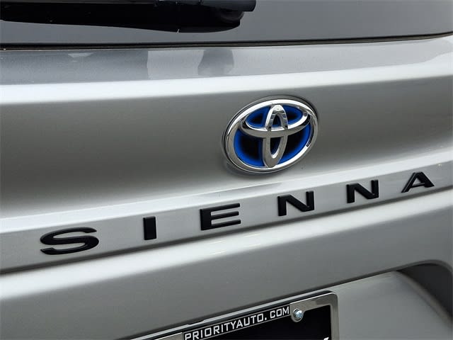 2023 Toyota Sienna LE 28