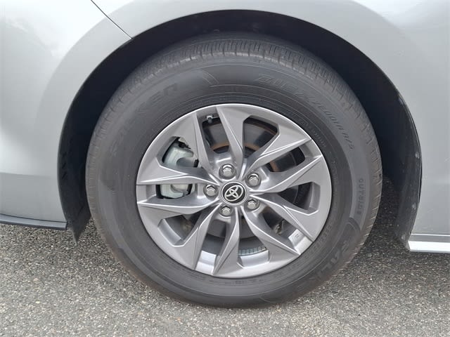 2023 Toyota Sienna LE 8