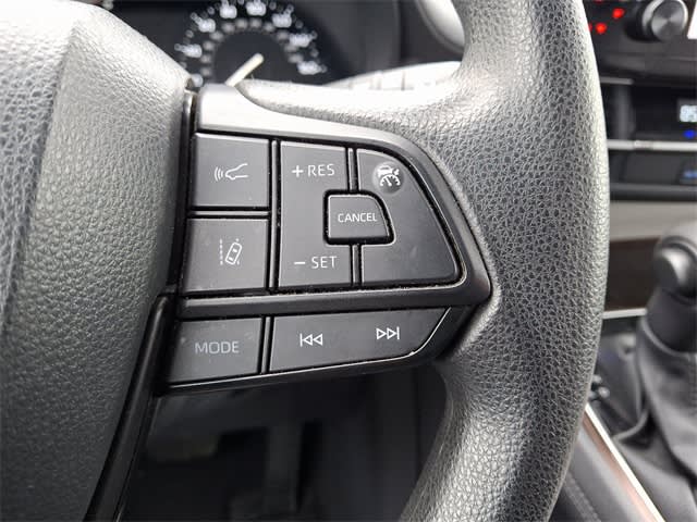 2023 Toyota Sienna LE 23