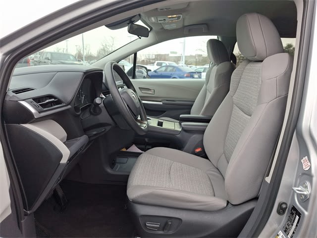2023 Toyota Sienna LE 10