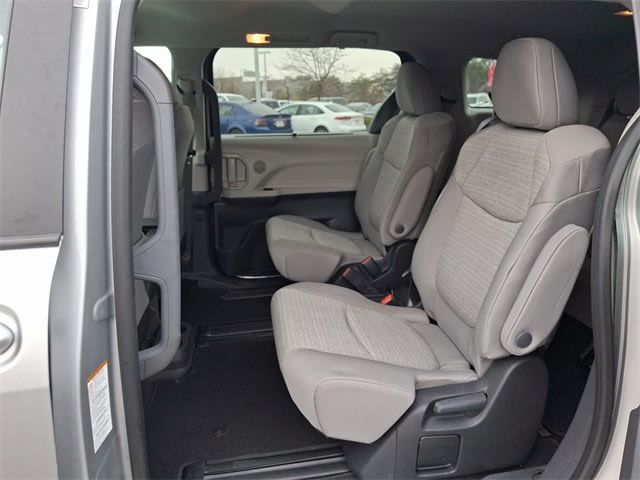 2023 Toyota Sienna LE 11