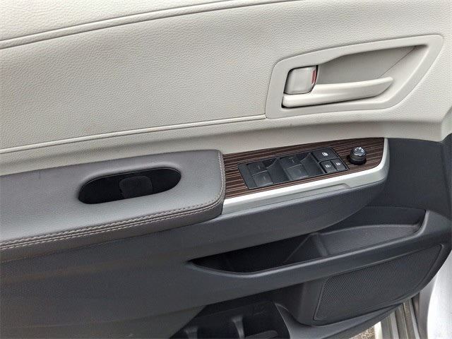 2023 Toyota Sienna LE 19