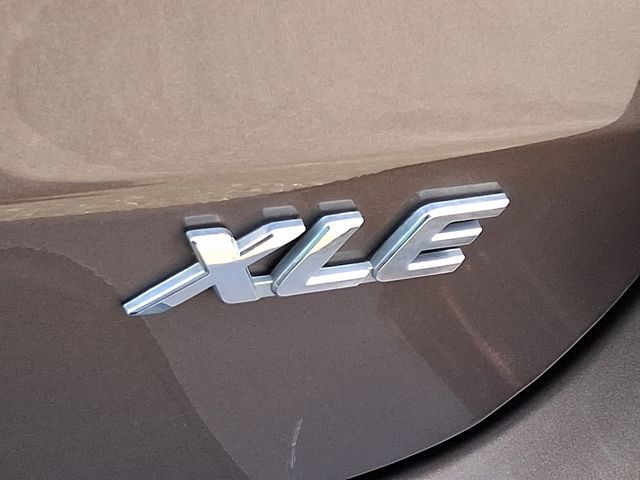 Thumbnail: 2020 Toyota Sienna - 10