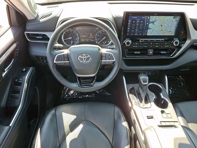 Thumbnail: 2022 Toyota Highlander - 2