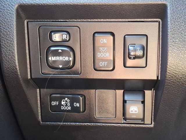 Thumbnail: 2015 Toyota Tundra - 27
