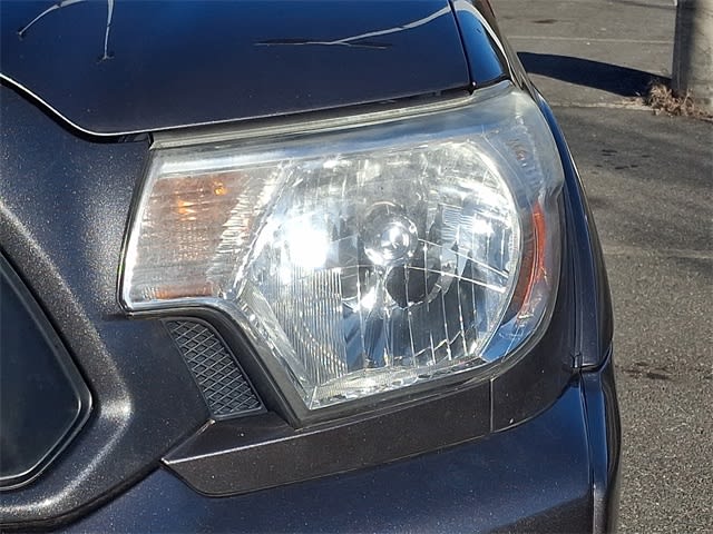 Thumbnail: 2015 Toyota Tacoma - 17