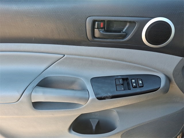 Thumbnail: 2015 Toyota Tacoma - 18