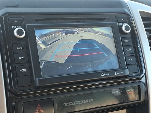 Thumbnail: 2015 Toyota Tacoma - 20