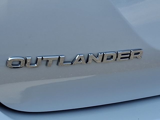 Thumbnail: 2022 Mitsubishi Outlander - 29