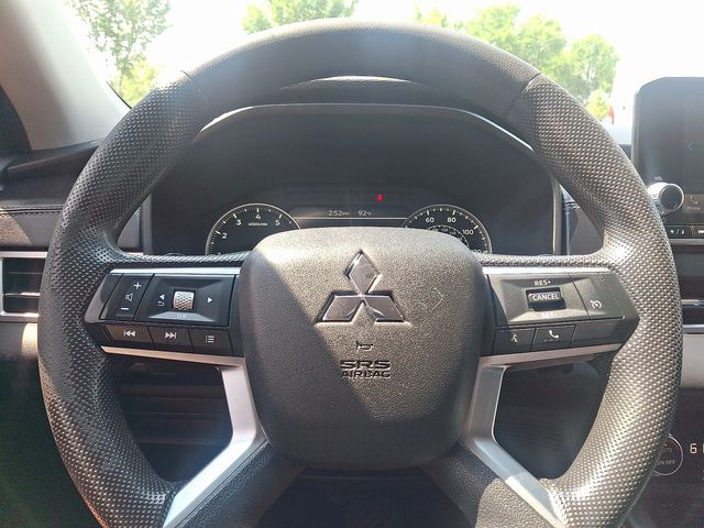 Thumbnail: 2022 Mitsubishi Outlander - 9