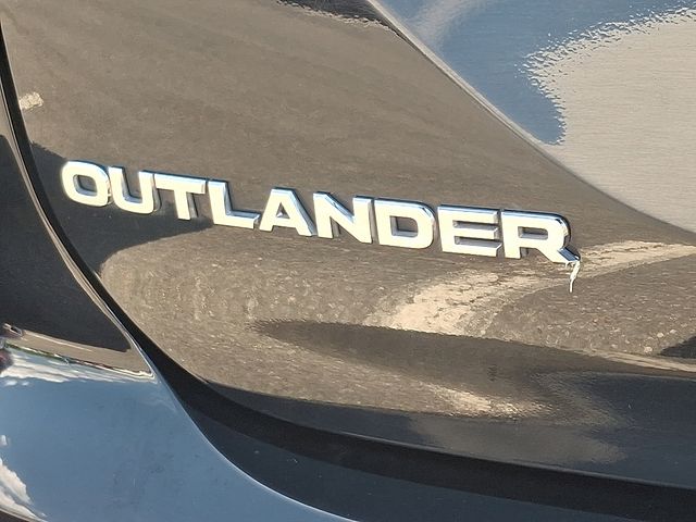 Thumbnail: 2024 Mitsubishi Outlander - 7
