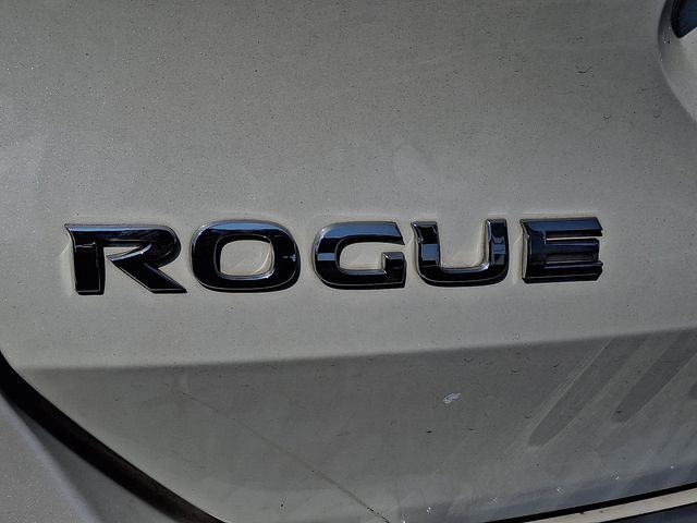 Thumbnail: 2017 Nissan Rogue - 4