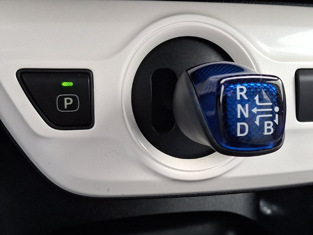 Thumbnail: 2016 Toyota Prius - 17