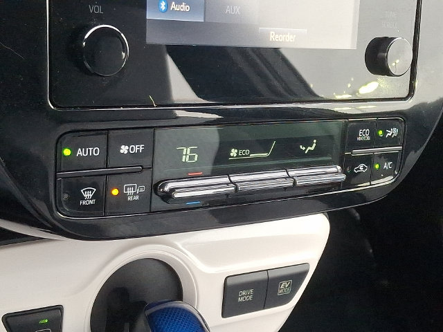 Thumbnail: 2016 Toyota Prius - 18
