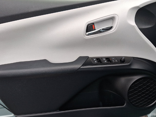 Thumbnail: 2016 Toyota Prius - 16