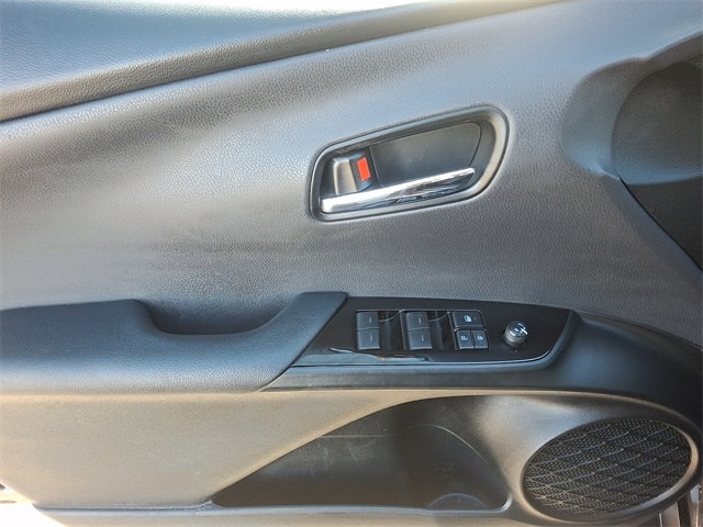 Thumbnail: 2019 Toyota Prius - 18