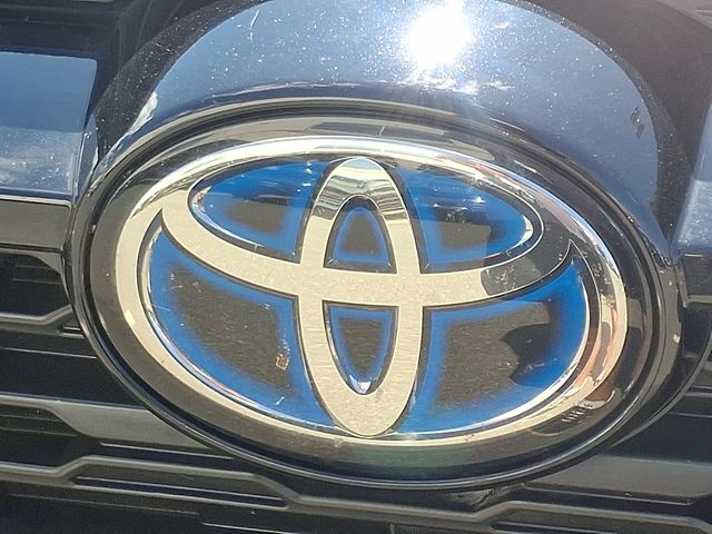 Thumbnail: 2022 Toyota RAV4 - 10
