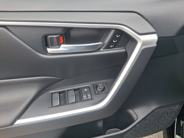 Thumbnail: 2022 Toyota RAV4 - 24
