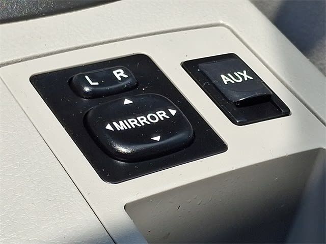 2009 Toyota RAV4 Base 29