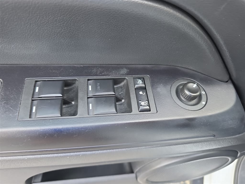 Thumbnail: 2016 Jeep Patriot - 23