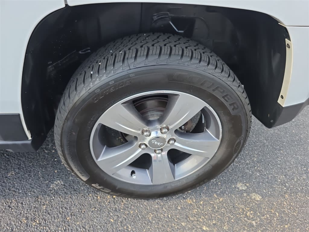 Thumbnail: 2016 Jeep Patriot - 7