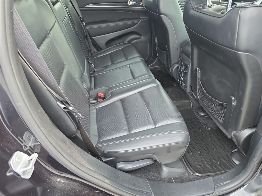 Thumbnail: 2015 Jeep Grand Cherokee - 11