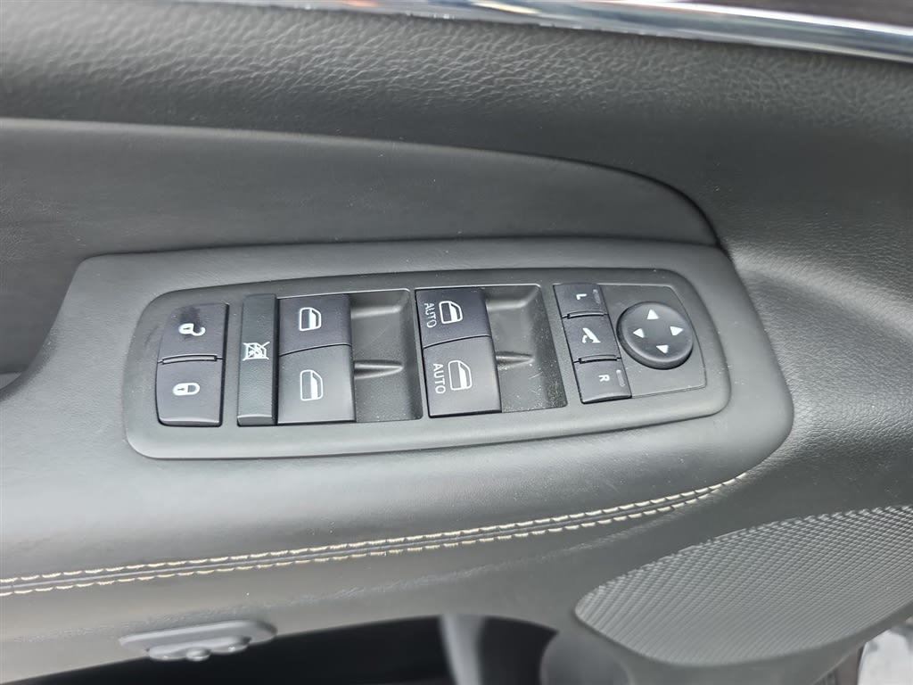Thumbnail: 2015 Jeep Grand Cherokee - 24