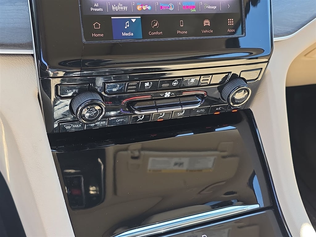 Thumbnail: 2022 Jeep Grand Cherokee L - 25