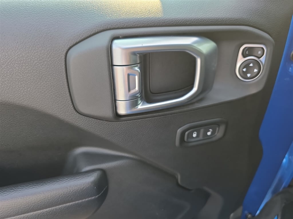 Thumbnail: 2023 Jeep Gladiator - 23