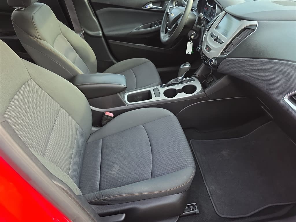 Thumbnail: 2017 Chevrolet Cruze - 10