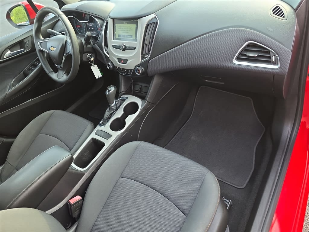 Thumbnail: 2017 Chevrolet Cruze - 2