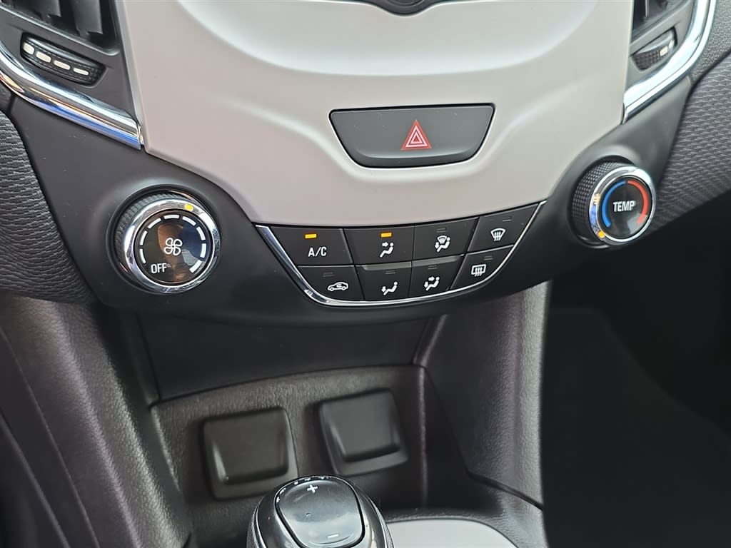 Thumbnail: 2017 Chevrolet Cruze - 26