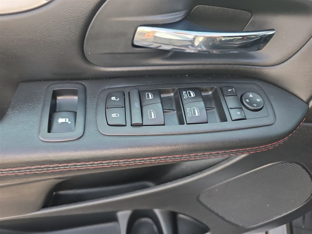 Thumbnail: 2017 Dodge Grand Caravan - 24