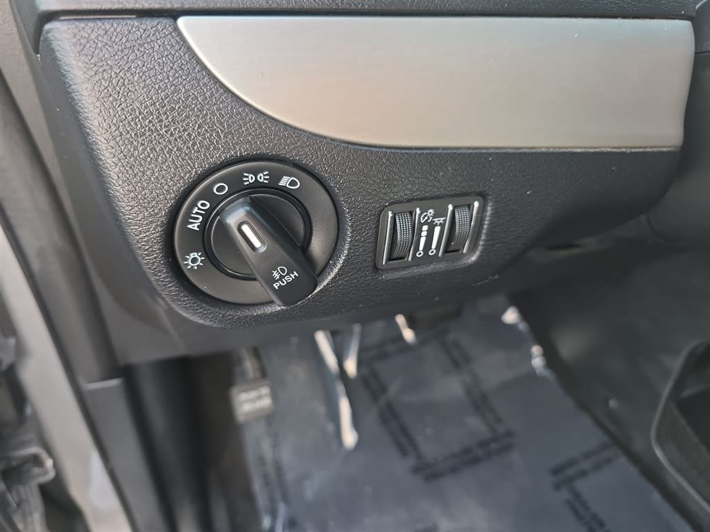 Thumbnail: 2017 Dodge Grand Caravan - 21