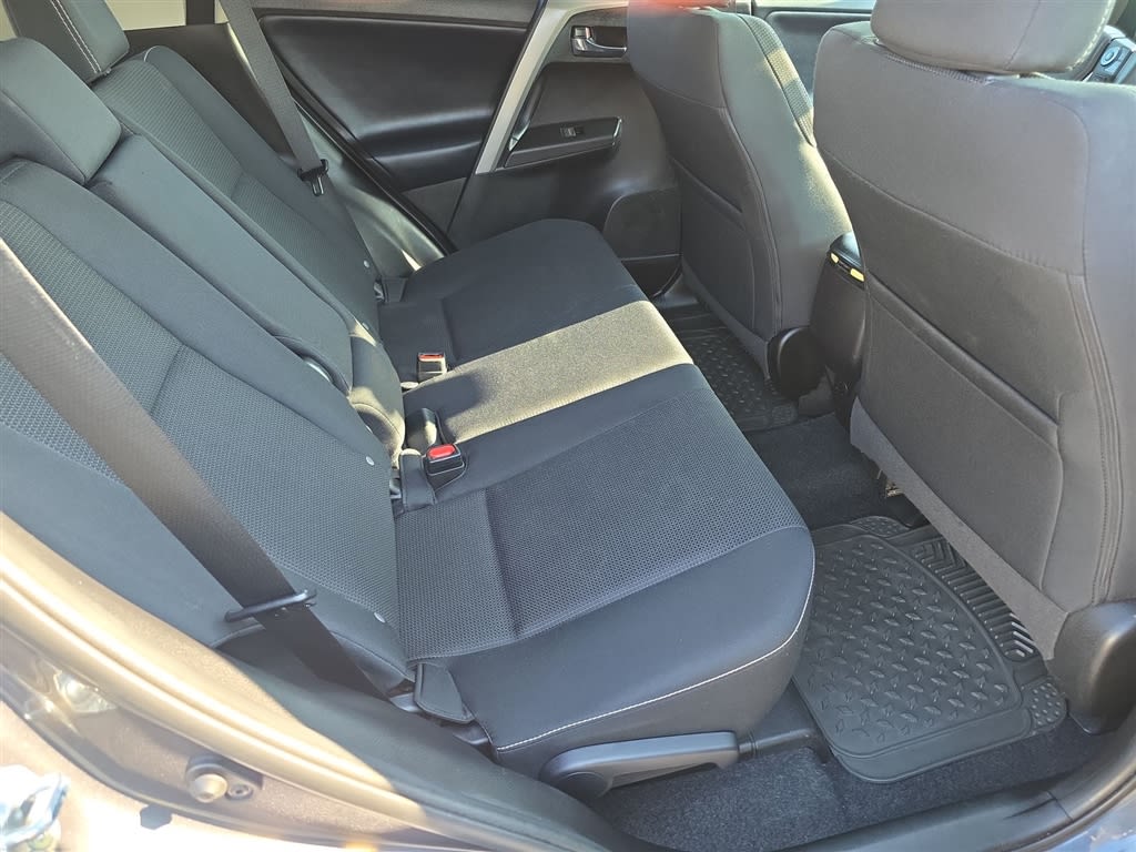 Thumbnail: 2018 Toyota RAV4 - 13