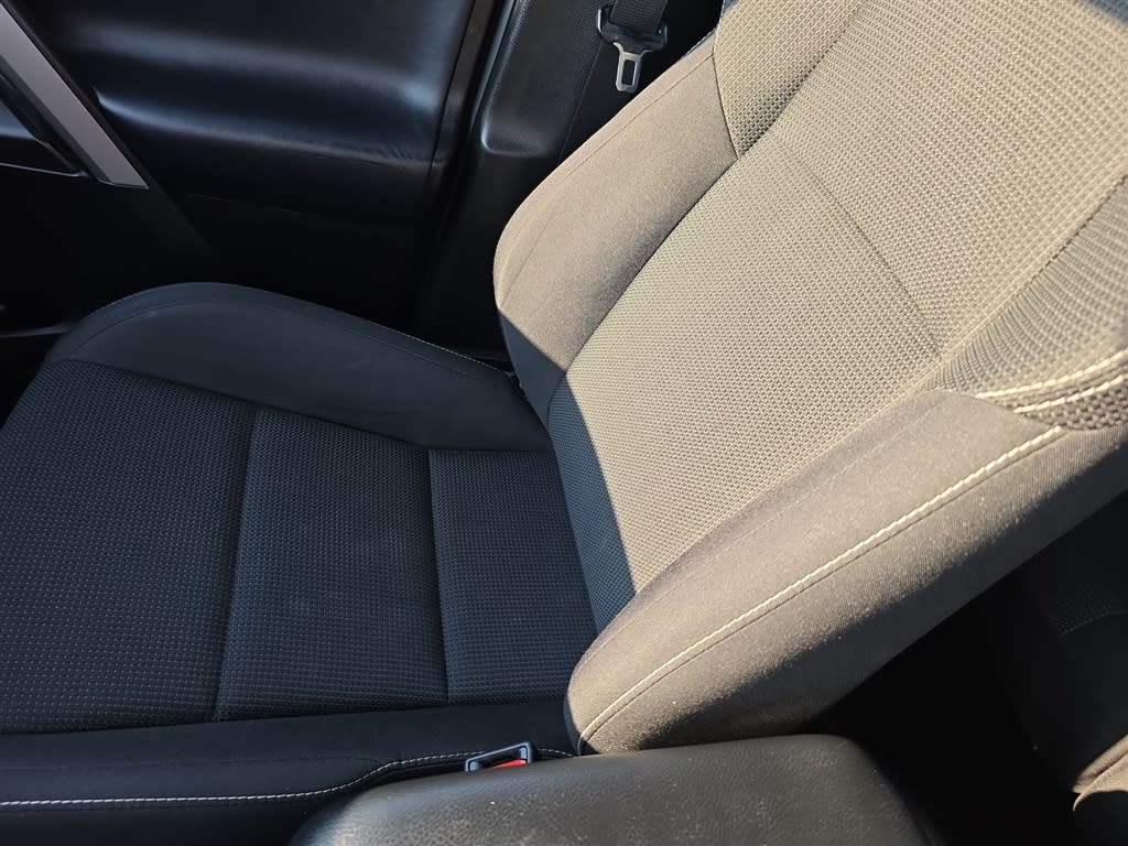 Thumbnail: 2018 Toyota RAV4 - 29