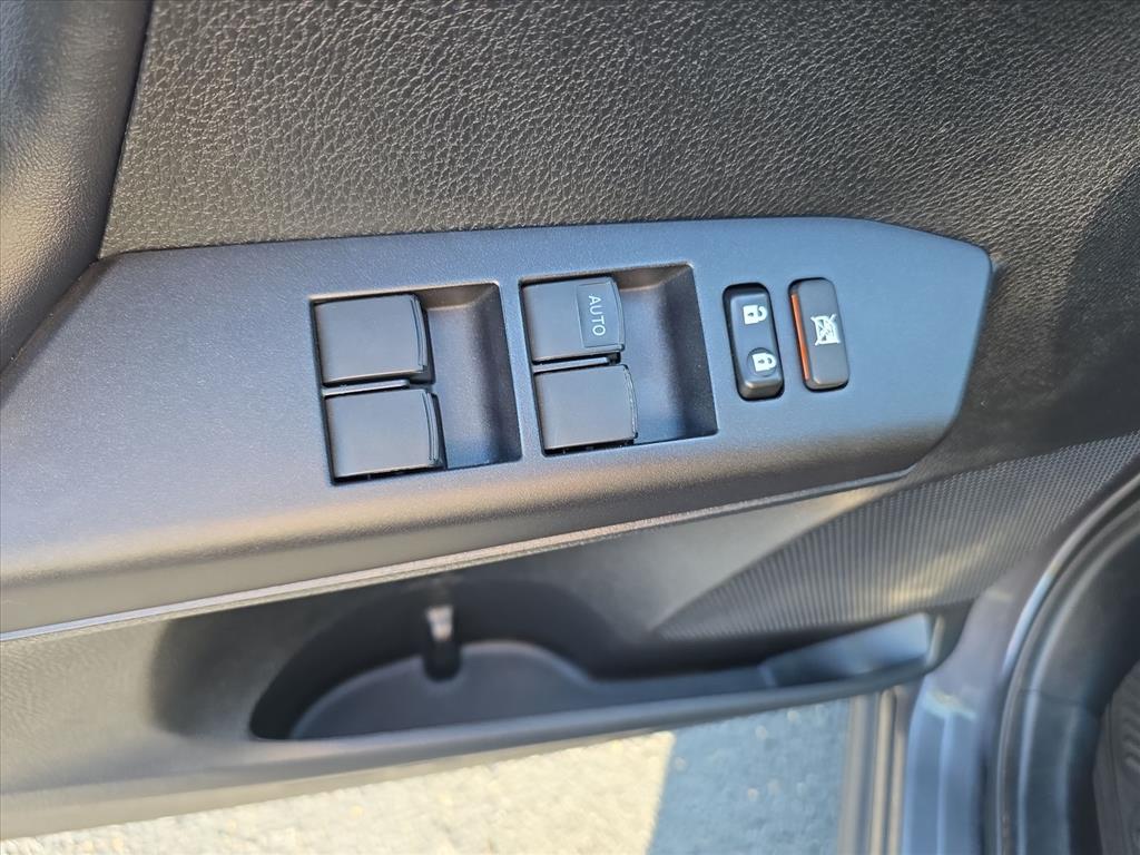 Thumbnail: 2018 Toyota RAV4 - 24