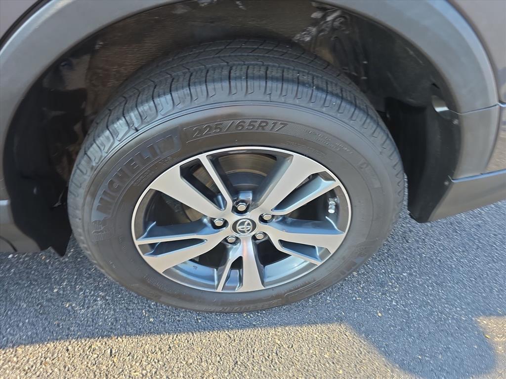 Thumbnail: 2018 Toyota RAV4 - 8