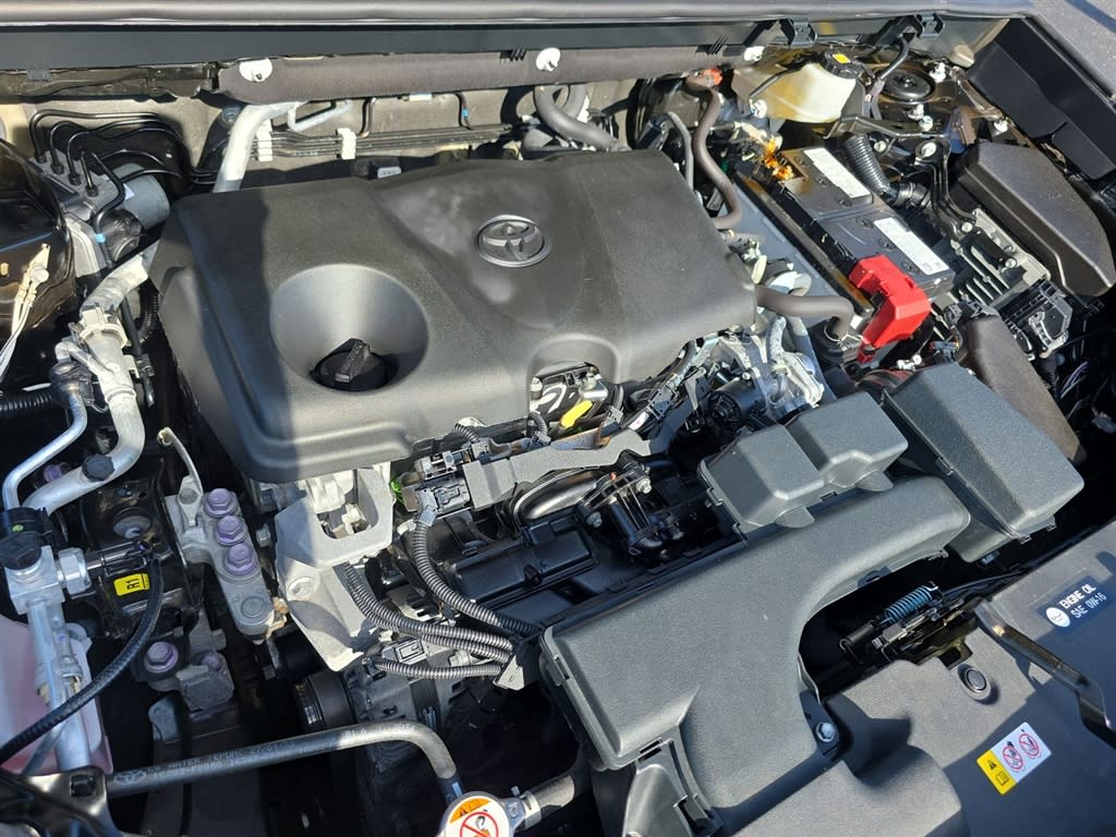 Thumbnail: 2023 Toyota RAV4 - 8