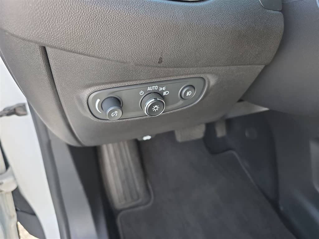 Thumbnail: 2020 Chevrolet Equinox - 21
