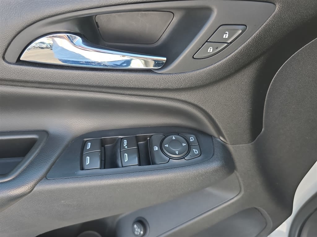 Thumbnail: 2020 Chevrolet Equinox - 24