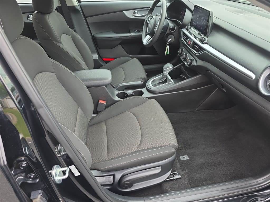 Thumbnail: 2023 Kia Forte - 10