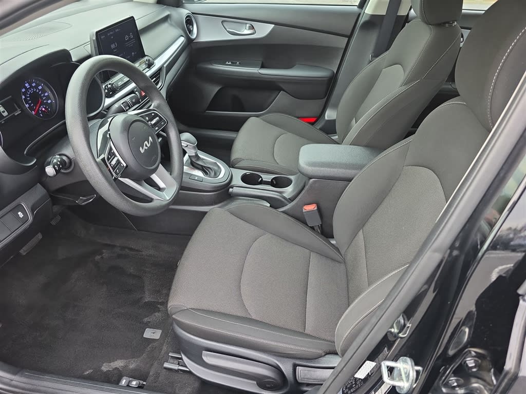 Thumbnail: 2023 Kia Forte - 22