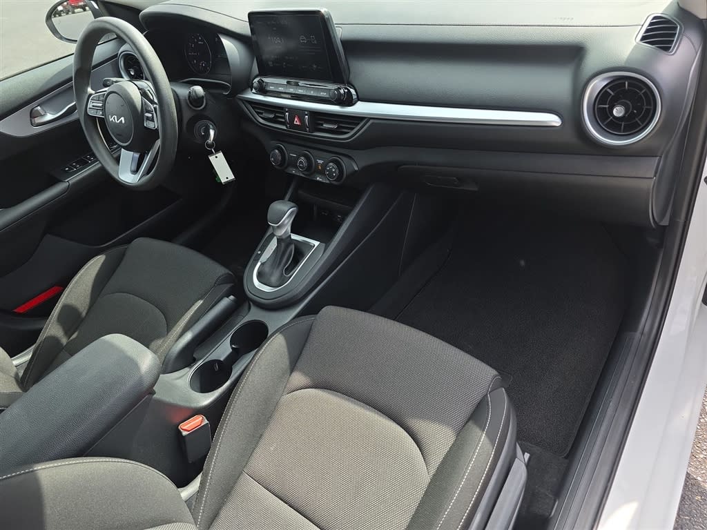 Thumbnail: 2024 Kia Forte - 9