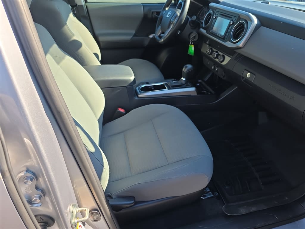 Thumbnail: 2019 Toyota Tacoma - 10