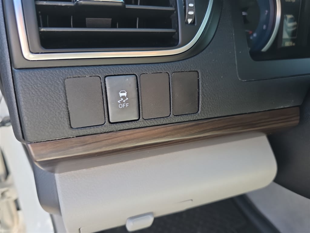 Thumbnail: 2017 Toyota Camry - 20