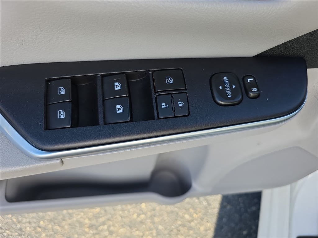Thumbnail: 2017 Toyota Camry - 24